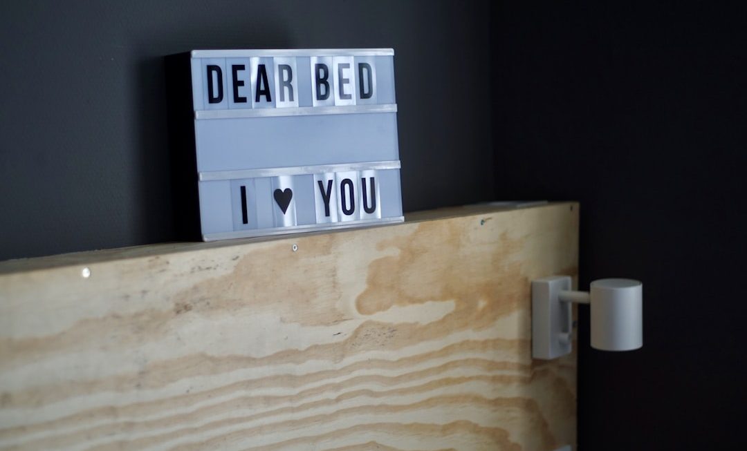 Photo bedroom table lamp