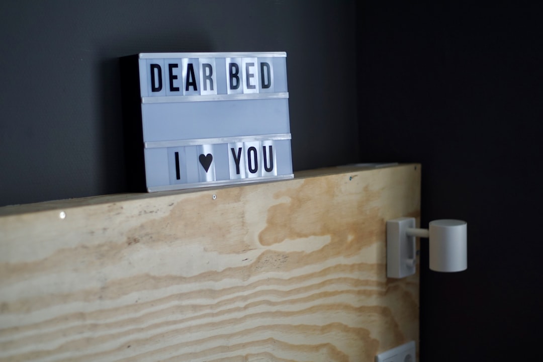 Photo bedroom table lamp